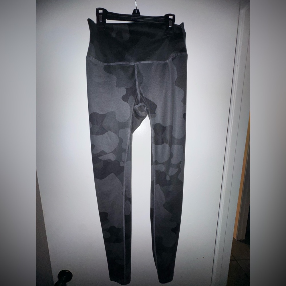 ALO leggings camo print